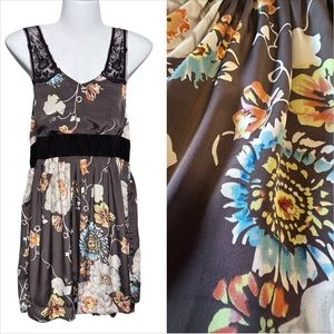 Free People LACEY and Silky FLORAL Fall DRESS . SIZE 8. TULLE TRIM AT HEM